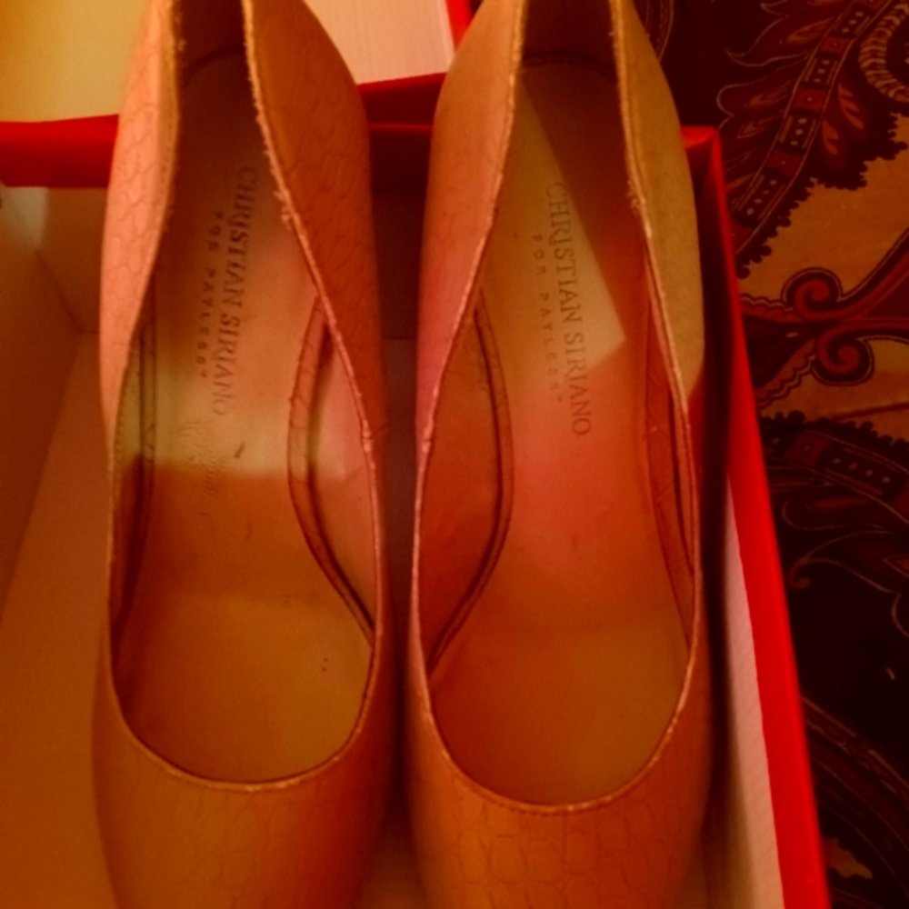 Women's Christian Sirano Sz 8 Heels